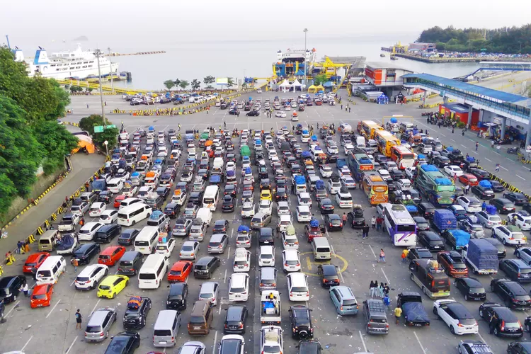 Pelabuhan Merak Terapkan Sistem Buka Tutup untuk Atasi Kepadatan Arus Lalu Lintas